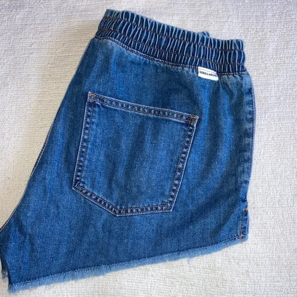 Billabong denim elastic band cut off shorts. Size Large. - Picture 2 of 4